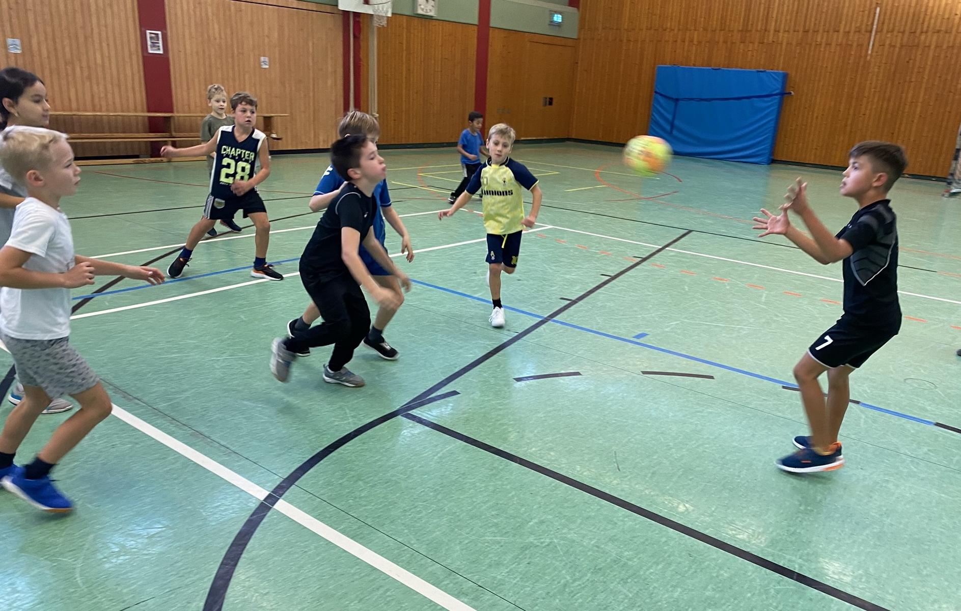 Ein schneller Ball – kaum im Bild festzuhalten! K1600 Werfen