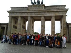 Die Zehntklässler der WAL vor dem Brandenburger Tor